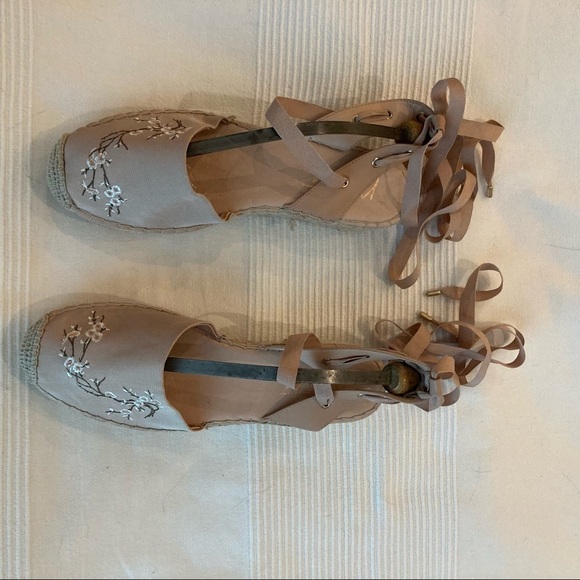 NANETTE LEPORE Sz 8.5 Beatriz Pink Floral Embroidered Toe Cap Wrap Espadrille - Picture 3 of 9